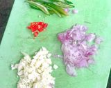 Foto langkah ke 1 dari resep #5 Bekal Kantor Nasi Goreng + Salad Sayur + Nugget + Udang.