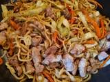 Yakisoba - Noodles saltati in padella con maiale e verdure