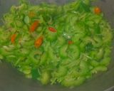 Foto langkah ke 6 dari resep Tumis Pare Labu Siam.