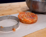 Foto del paso 6 de la receta: Hamburguesa de salmón con salsa de pepino (Sin sal añadida)
