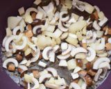 A picture of step 3 of Mushroom soup.