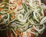 Foto do passo 5 de "Zoodles" com Molho de Tomate e Pimento