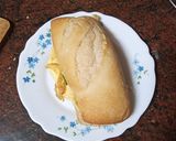 Foto del paso 2 de la receta Bocadillo de tortilla francesa y ensalada