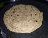 A picture of step 4 of Chilli garlic butter paratha.