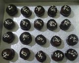 Foto langkah ke 7 dari resep Bola-Bola Biskuit Coklat (no oven/ no mixer).