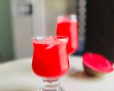 A picture of step 3 of Beetroot watermelon and ginger juice.