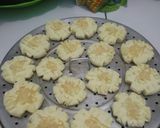 Foto langkah ke 6 dari resep Kue Semprit No Mixer No Oven.