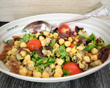 Foto del paso 7 de la receta: Ensalada de garbanzos con berberechos y alga dulse