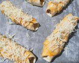 Foto langkah ke 2 dari resep Cheesy sausage roll.