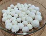 Foto del paso 2 de la receta: Bolitas de coco tradicional