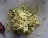 A picture of step 1 of Bruschettone crema di zucchine con calamari e olive.