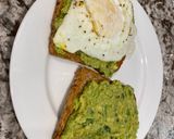 Foto del paso 3 de la receta: Tostada de 🥑 🥚