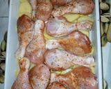 Tejszínes-sajtos sült csirkecomb krumplival recept fázis 4 fotója