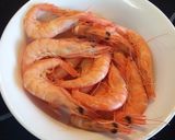 Foto del paso 5 de la receta Vasitos con ensaladilla de gambas y sopa de tomate gelificada