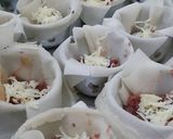 Foto langkah ke 5 dari resep Pizza Cup.