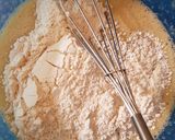 Foto langkah ke 4 dari resep Bolu pisang kukus lembut tanpa mixer.