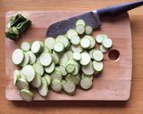 Foto del passaggio 1 della ricetta Linguine con zucchine mantecate con caciocavallo ragusano 🌷