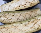 Une image de l'étape 1 de Aubergines au four ail et parmesan.