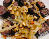 Foto del paso 4 de la receta: Sangre encebollada