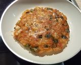 Hình bước làm 3 của món Kimchi Pancake