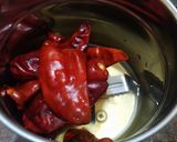 A picture of step 1 of Red chilli sauce.