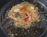 Foto del paso 2 de la receta Merluza y almejas en salsa de azafrán y cúrcuma