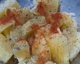 Foto del paso 4 de la receta: Filet de merluza con tomate y papas al pimentón