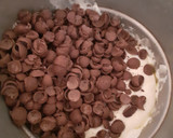 Foto langkah ke 3 dari resep Choco Mallow Cereal Treat Bars.