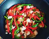 Une image de l'étape 2 de Poulpe à la sauce tomate, poivrons et ebly 🐙🦑.
