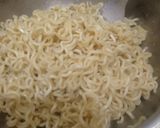Foto langkah ke 2 dari resep Sosis gulung mie telur.
