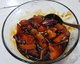 Foto langkah ke 3 dari resep Kecap Bawang Cabe Tomat Iris.