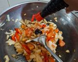 Foto langkah ke 5 dari resep Telur Ceplok Masak Kecap.