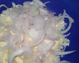 A picture of step 1 of Lacha pyaz pakora.