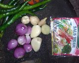 Foto langkah ke 2 dari resep Tumis bunga pepaya.