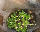 A picture of step 1 of Vegetable Stir-Fried Noodles (蔬菜炒面).