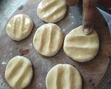 A picture of step 4 of 2 layered Roti (Bepadi Roti).