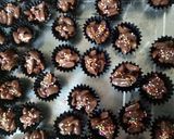 Foto langkah ke 3 dari resep Coklat Kacang Cup.
