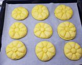 Foto del passaggio 5 della ricetta Rosette di pane con curcuma 🌹🍞