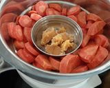 A picture of step 1 of Vegan Steamed Carrot Basundi.