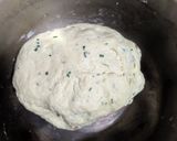 Foto langkah ke 3 dari resep Kue bawang seledri.