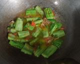 Foto langkah ke 2 dari resep Tumis Pare Rawit Hijau.