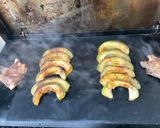 Une image de l'étape 9 de Côtes de porc aux demies lunes de courgette ronde marinées grillées.