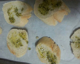 Foto del paso 4 de la receta: Pan de ajo con queso fundido