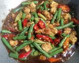 Foto langkah ke 3 dari resep Tumis kacang pedas.