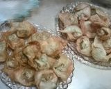 A picture of step 3 of Crispy fried wontons.