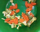 Foto langkah ke 1 dari resep Sayur Capcay Saos Tiram.