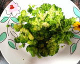 Foto del paso 1 de la receta: Ensalada de brócoli, jamón York y queso