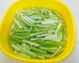 Hình bước làm 1 của món Mứt bí xanh + trà xanh màu áo lính