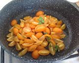 Foto del passaggio 2 della ricetta Linguine con orata, peperoni, datterini gialli e pistilli di zafferano