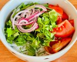 Hình bước làm 4 của món Bún Đầu Cá Ngừ Cà Chua Rau Thơm